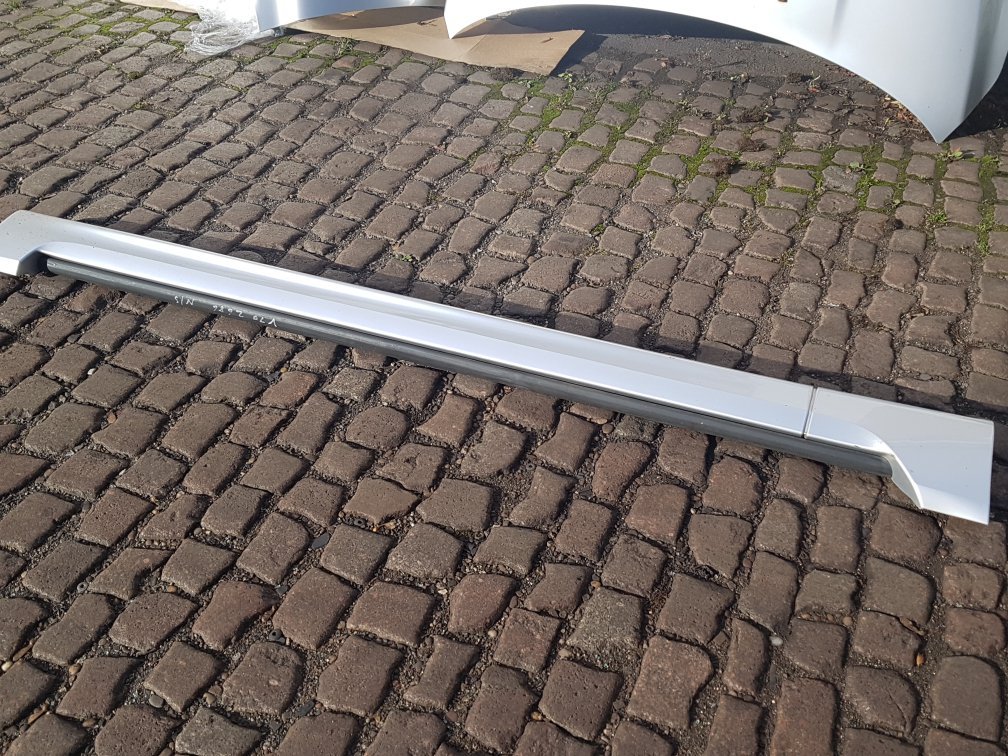 2008 - 2016 Volvo V70 III 135 Estate Right Side Skirt 426 SILVER