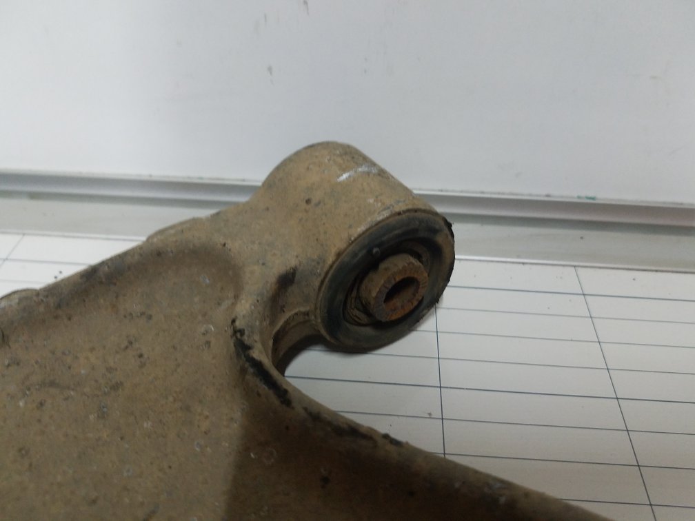 2010 - 2012 Saab 95  Saloon Left Front Lower Control Arm 13360019