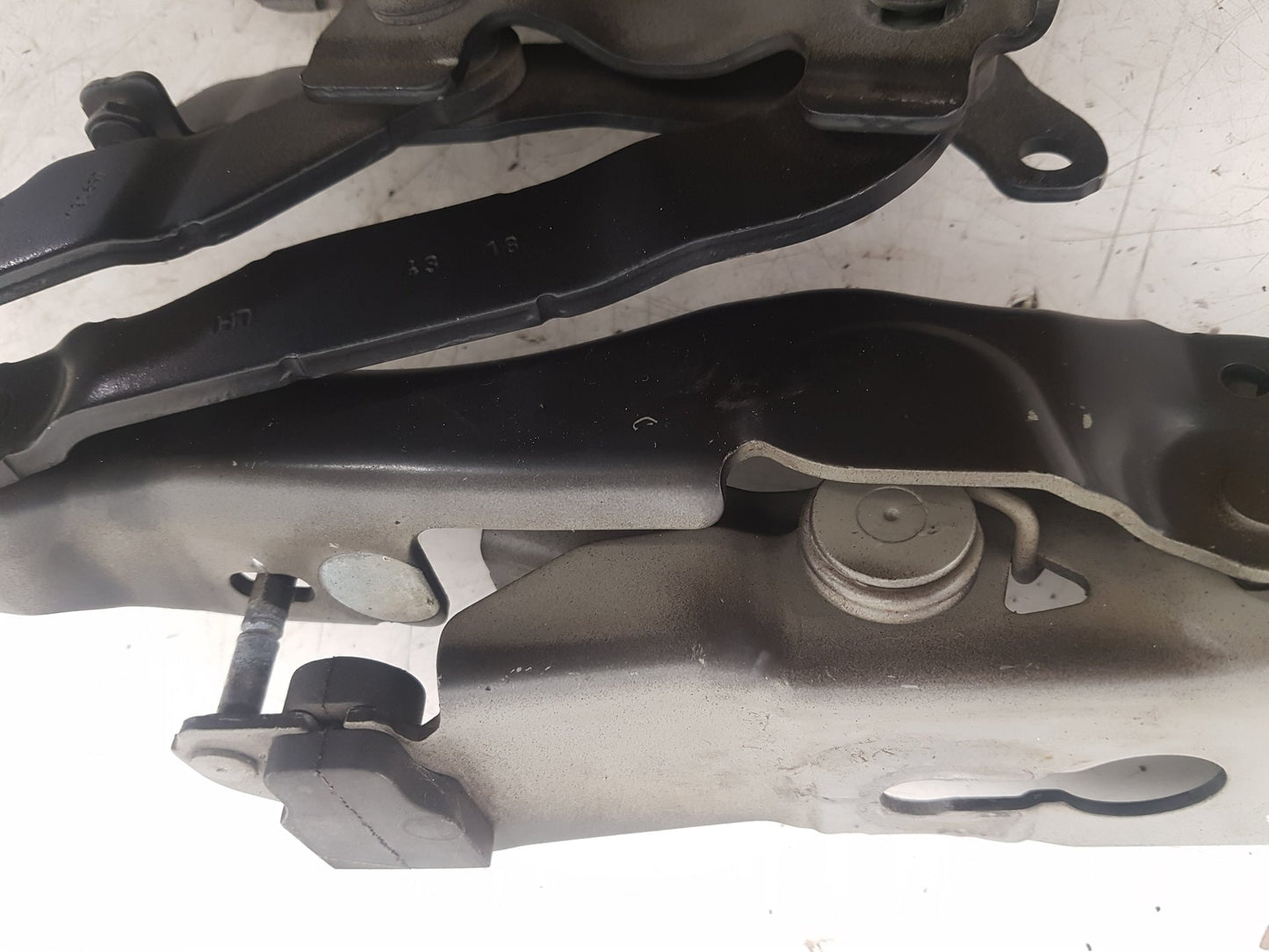 2017 - 2026 Volvo V60 II 225 Estate Bonnet Hinge/Strut 32244192