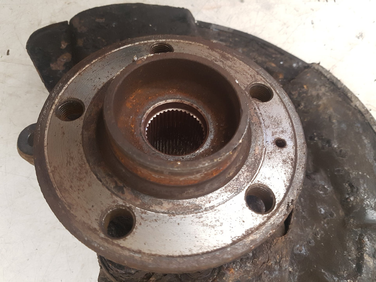 2005 - 2012  Xc90 D5 Se Awd E4 5 Dohc  Estate Right Front Hub Assembly