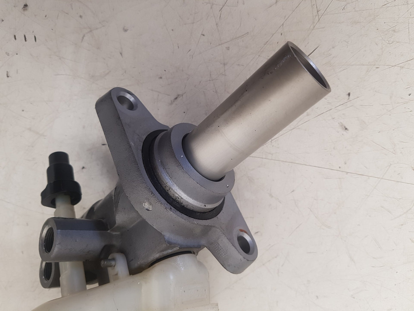 2010 - 2017 Volvo XC60  Estate BRAKE FLUID RESERVOIR AND MASTER CYLINDER