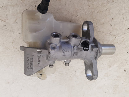 2017 - 2026 Volvo V60 II 225 Estate BRAKE FLUID RESERVOIR AND MASTER CYLINDER 32130230