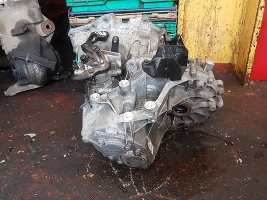 2012 - 2019 Volvo V40 Cross Country  Hatchback Manual Gearbox HU3R 7201 AHA 1285249