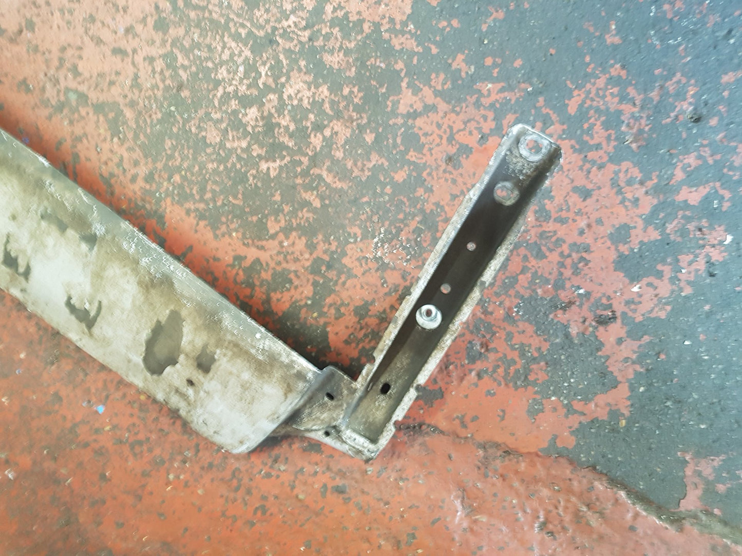 2004 Volvo XC90  Estate Front Bumper Under Tray