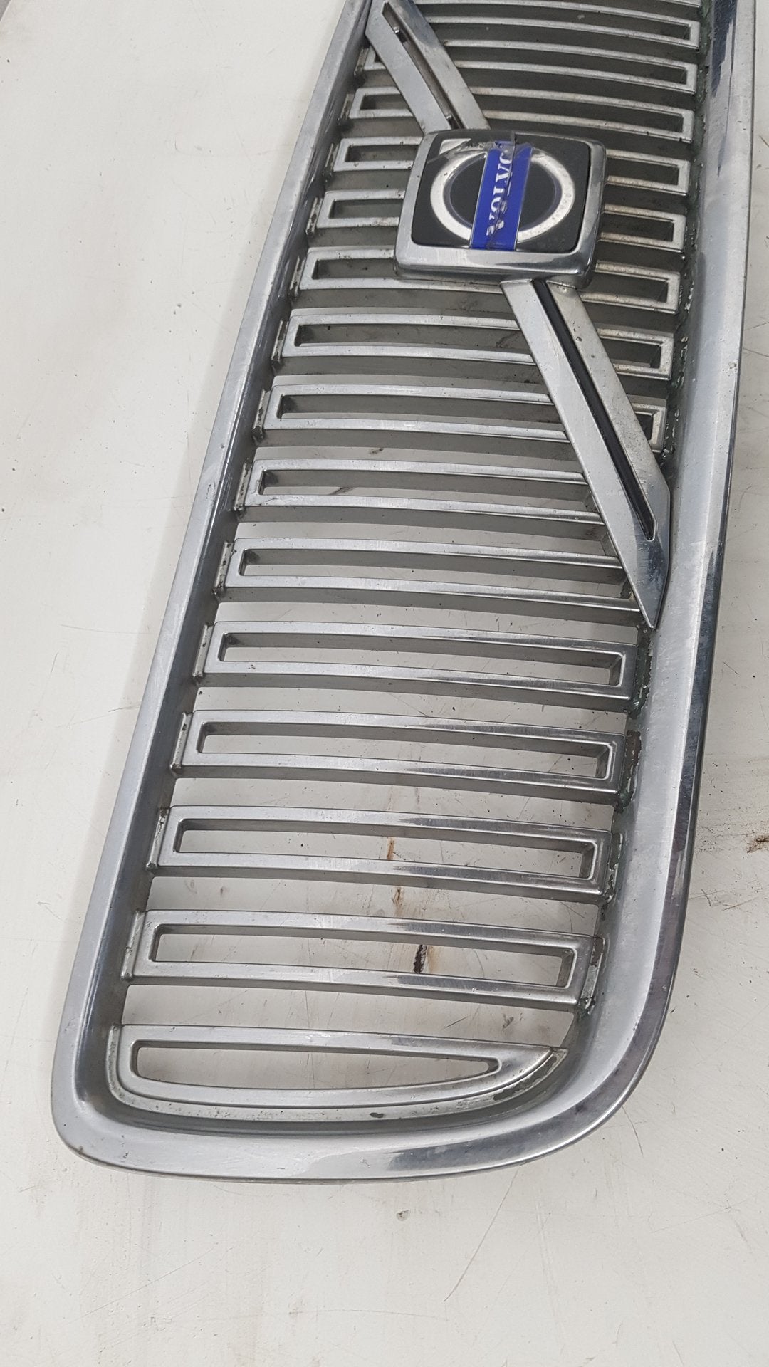 2005 - 2008 Volvo V70  Estate FRONT GRILL 08693346