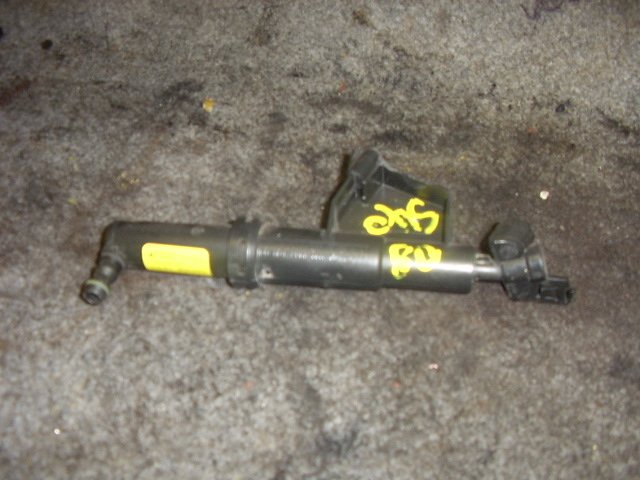 2004 - 2013 Volvo S40   HEAD LIGHT WASHER