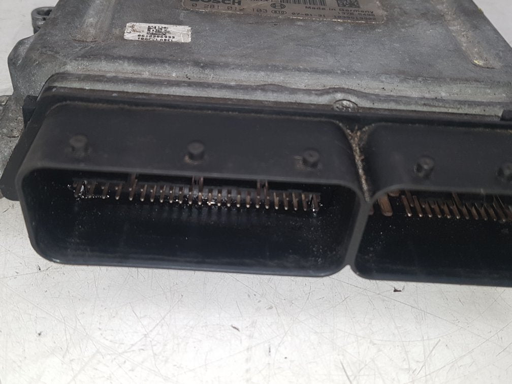 2005 - 2008 Volvo V70  Estate Engine ECU 30771550