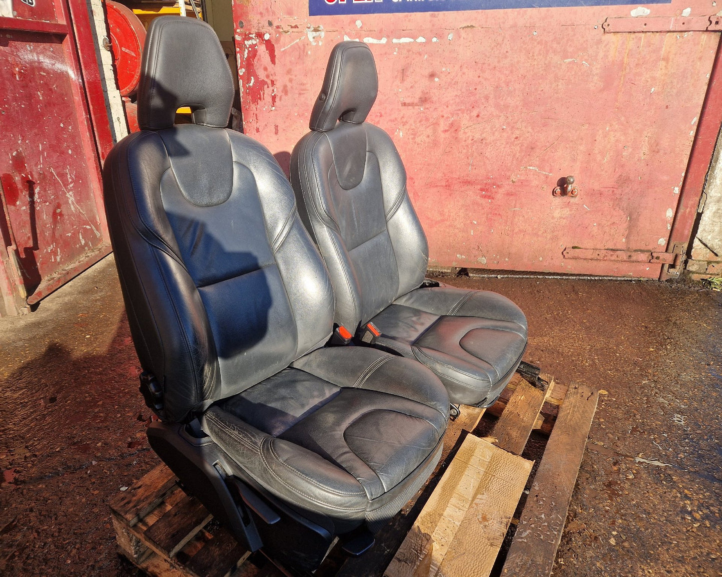 2013 - 2019 Volvo V40 III 525 Hatchback SEATS & DOOR CARDS