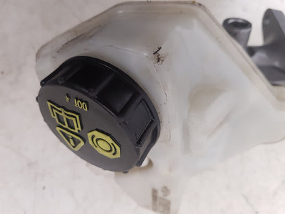 2008 - 2016 Volvo V70  Estate BRAKE FLUID RESERVOIR AND MASTER CYLINDER
