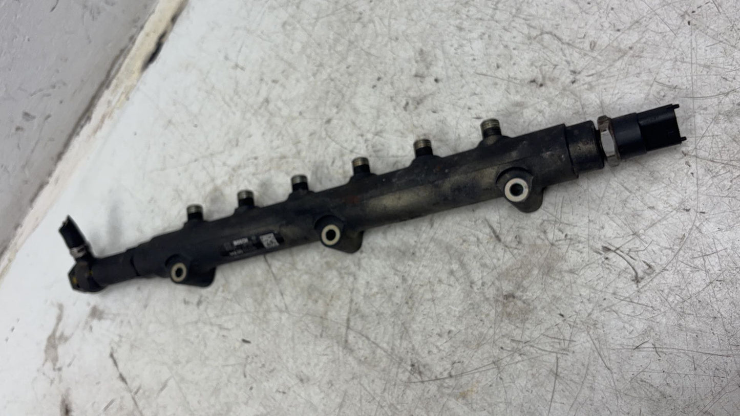 2011 - 2014 Volvo XC90  Estate Injection Rail 30622085