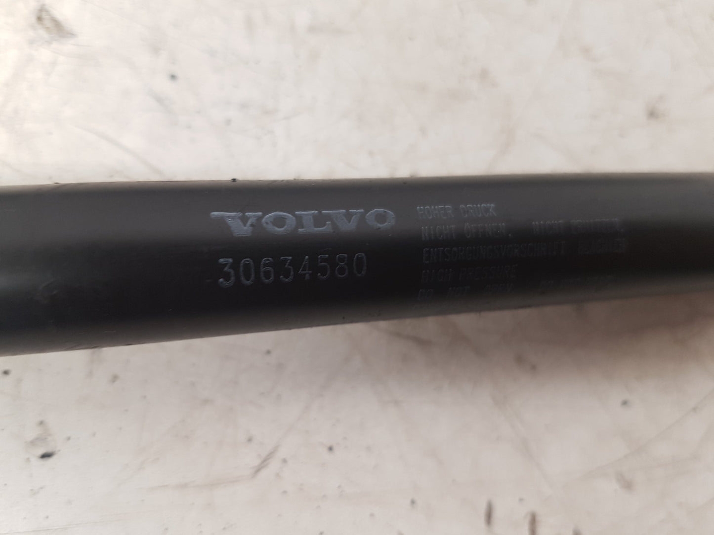 2005 - 2010 Volvo XC90  Estate TAILGATE STRUTS/RAMS - PAIR 30634580