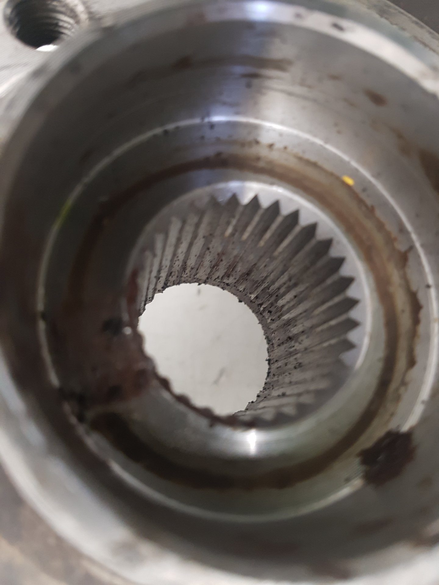 2003 - 2010 Saab 9-3  Saloon Left Front Hub Assembly