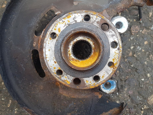2001 - 2009 Saab 9-5  Saloon Right Front Hub Assembly