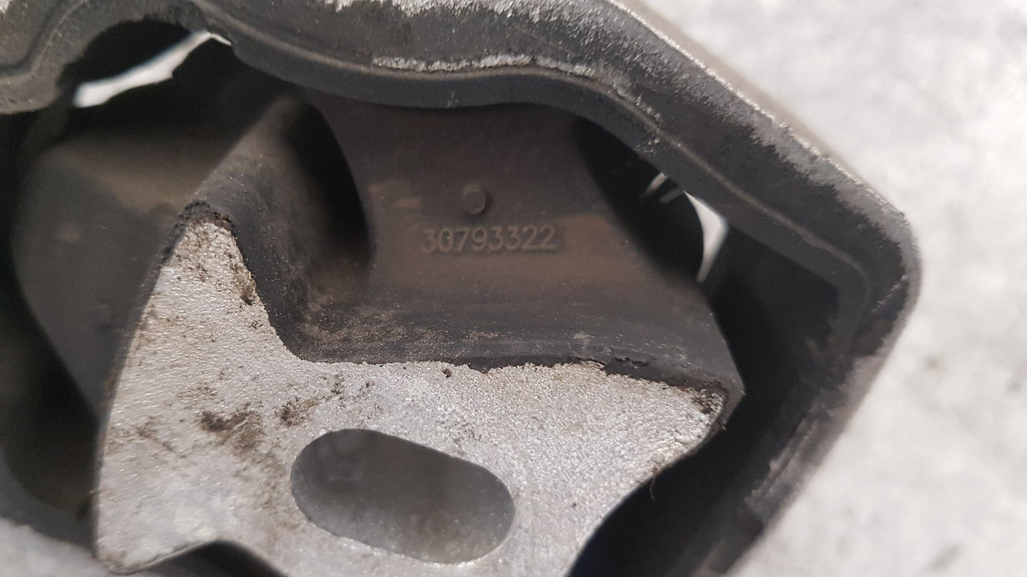 2008 - 2012 Volvo V70  Estate Right Engine Mount 30793322