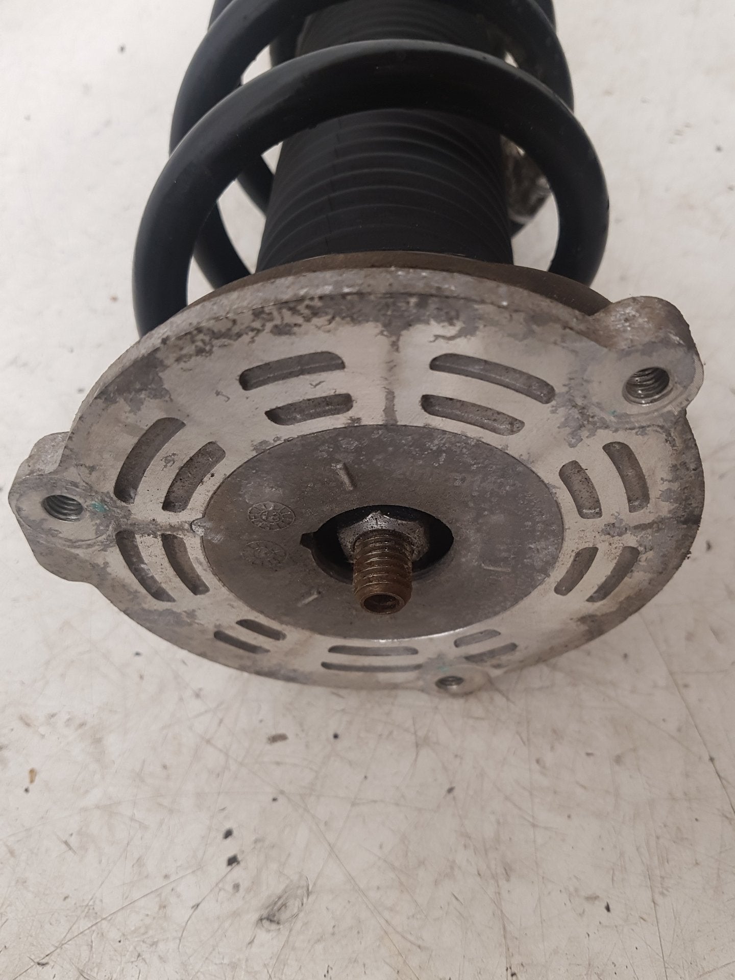 2017 - 2026 Volvo V60 II 225 Estate Right Front Shock Absorber 31658475