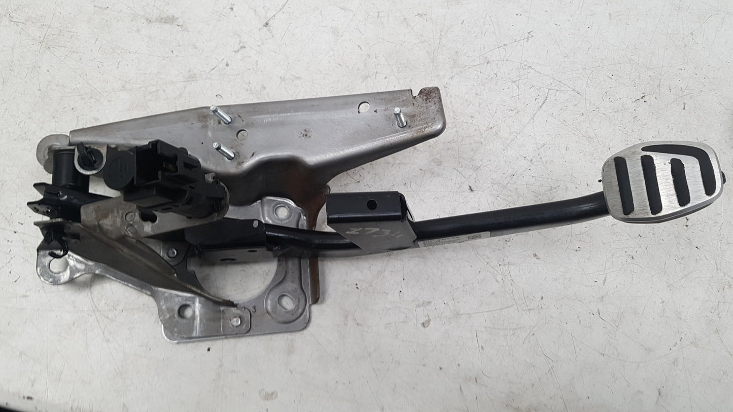 2007 - 2013 Volvo C70  Convertible Brake Pedal 4N51-2467-AG