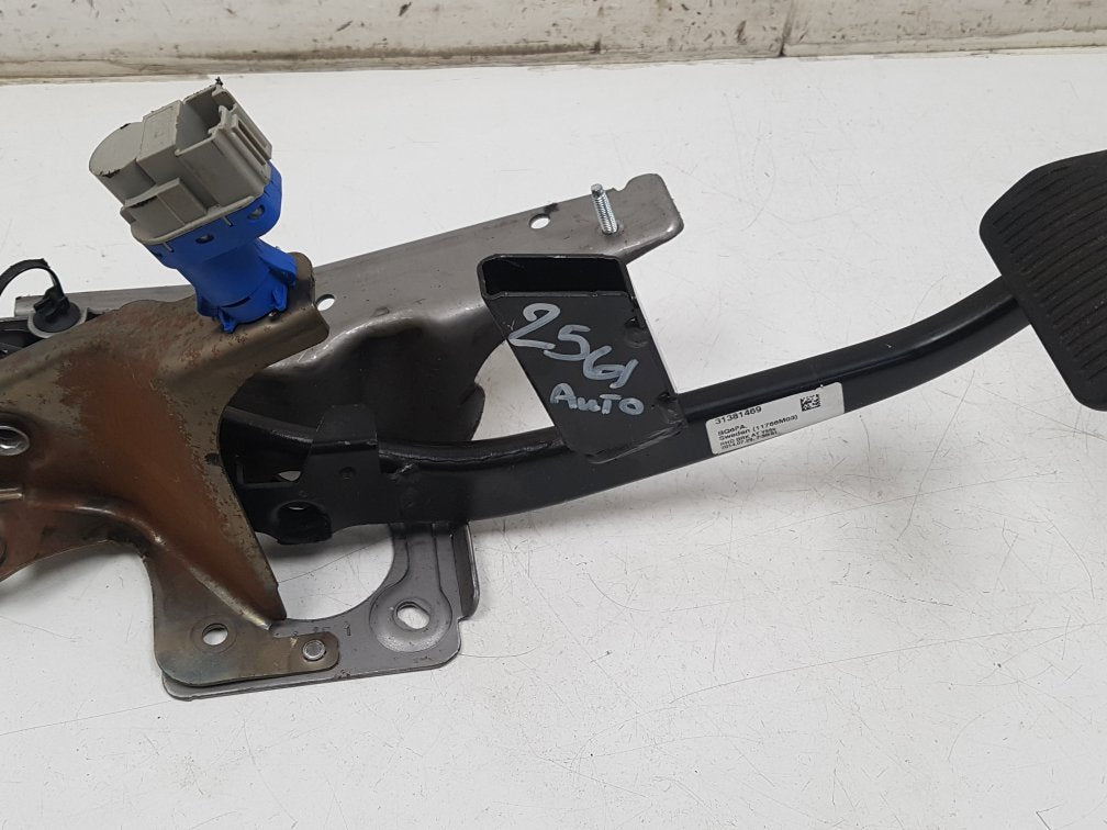 2012 - 2019 Volvo V40 Cross Country  Hatchback Brake Pedal 31381469
