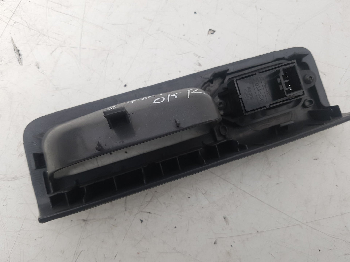 2005 - 2012 Volvo S40  Saloon Right Rear Window Switch 31295736
