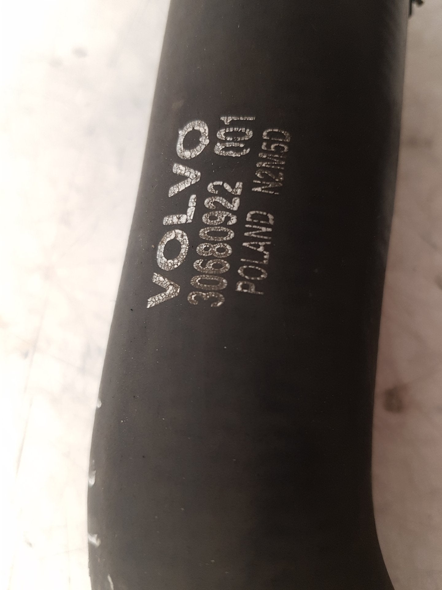 2002 - 2006 Volvo XC90  Estate RADIATOR HOSE 30680922