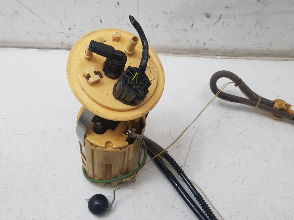 2000 - 2007 Volvo XC70  Estate Fuel Pump 30792518