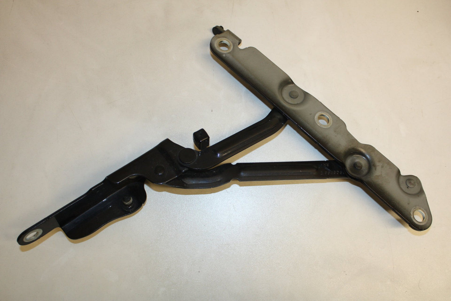 2006 - 2016 Volvo S80   Right Boot Hinge 30799275