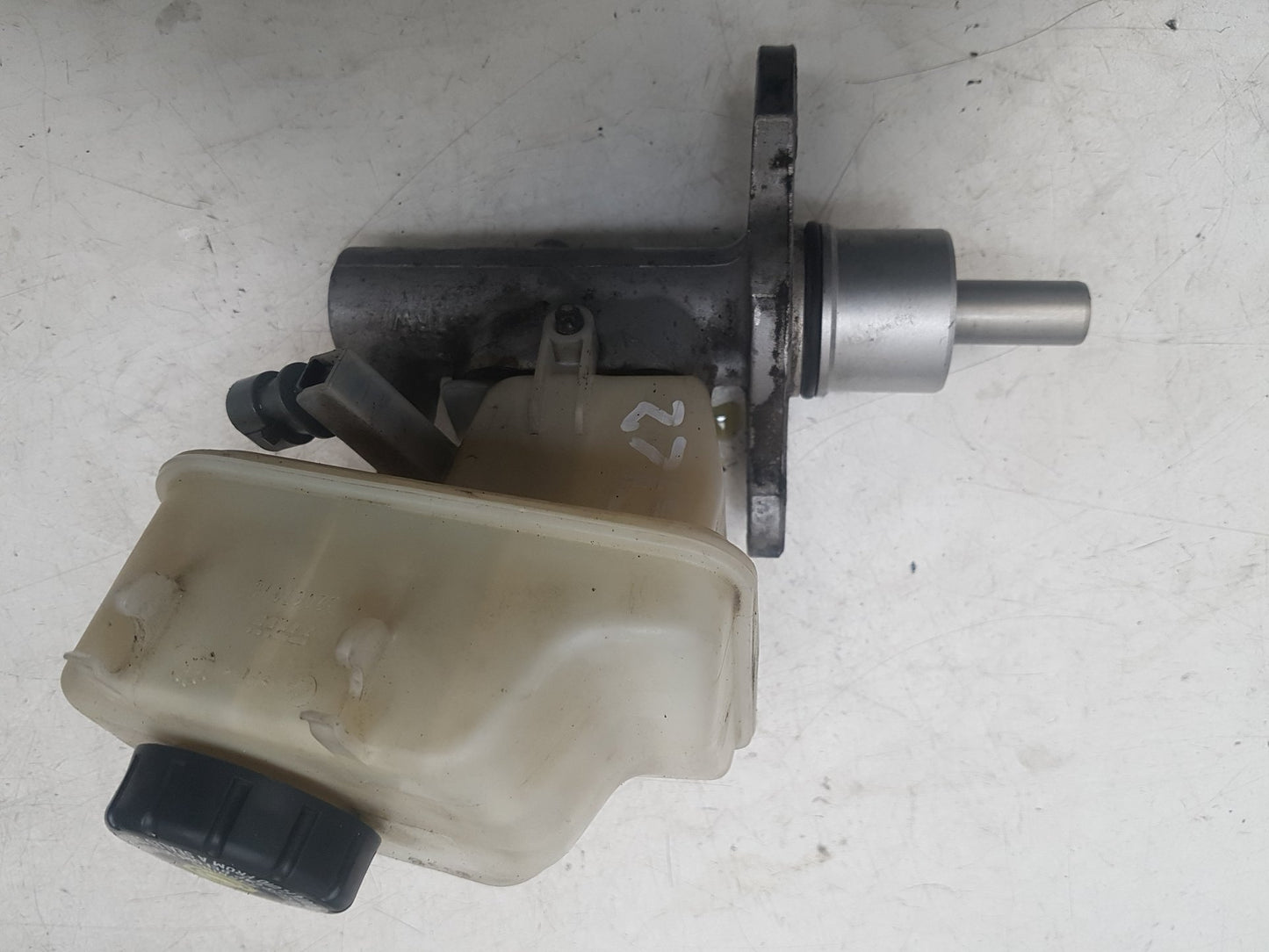 2010 Saab 9-3  Estate Brake Master Cylinder 32067070