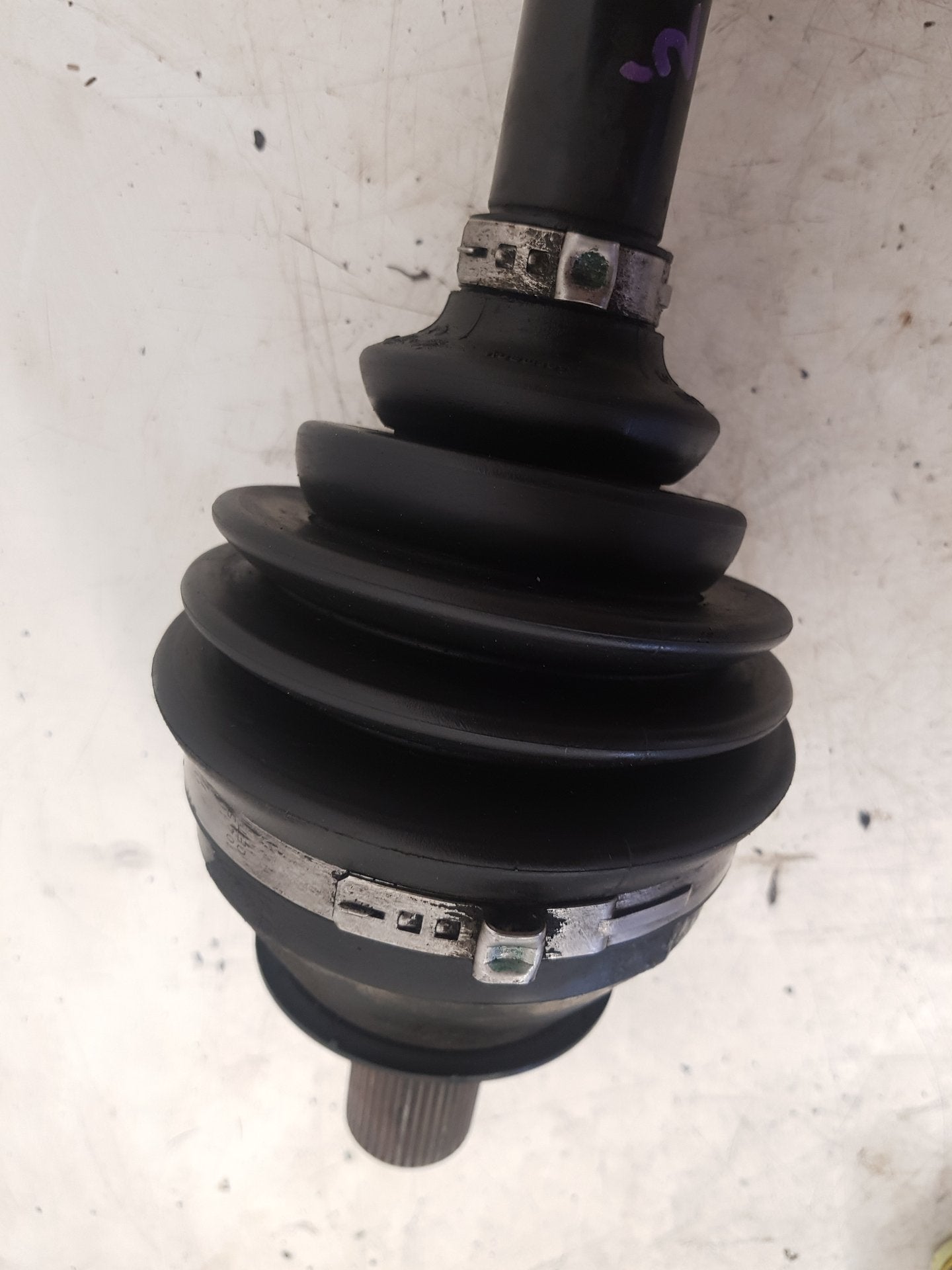 2010 - 2017 Volvo XC60  Estate Driveshaft (Manual) UK Drivers Side Front. 31216448