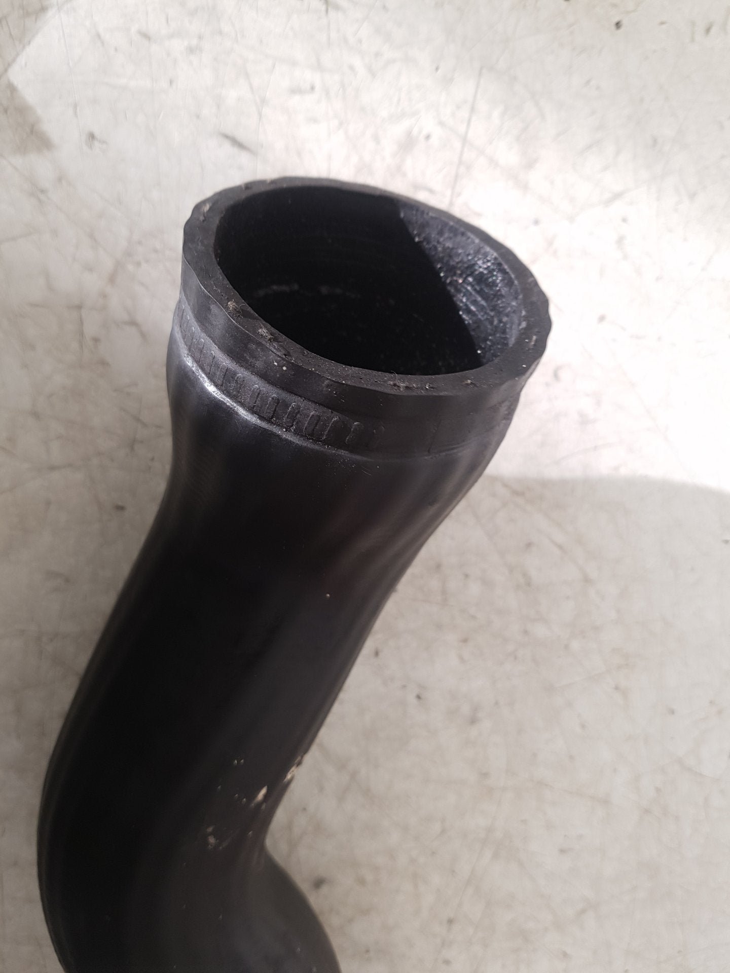 2001 - 2005 Volvo V70  Estate INTERCOOLER PIPE / BOOST HOSE 30680218