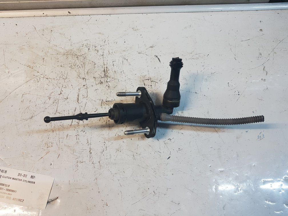 2010 - 2012 Saab 95  Saloon Clutch Master Cylinder 55561918