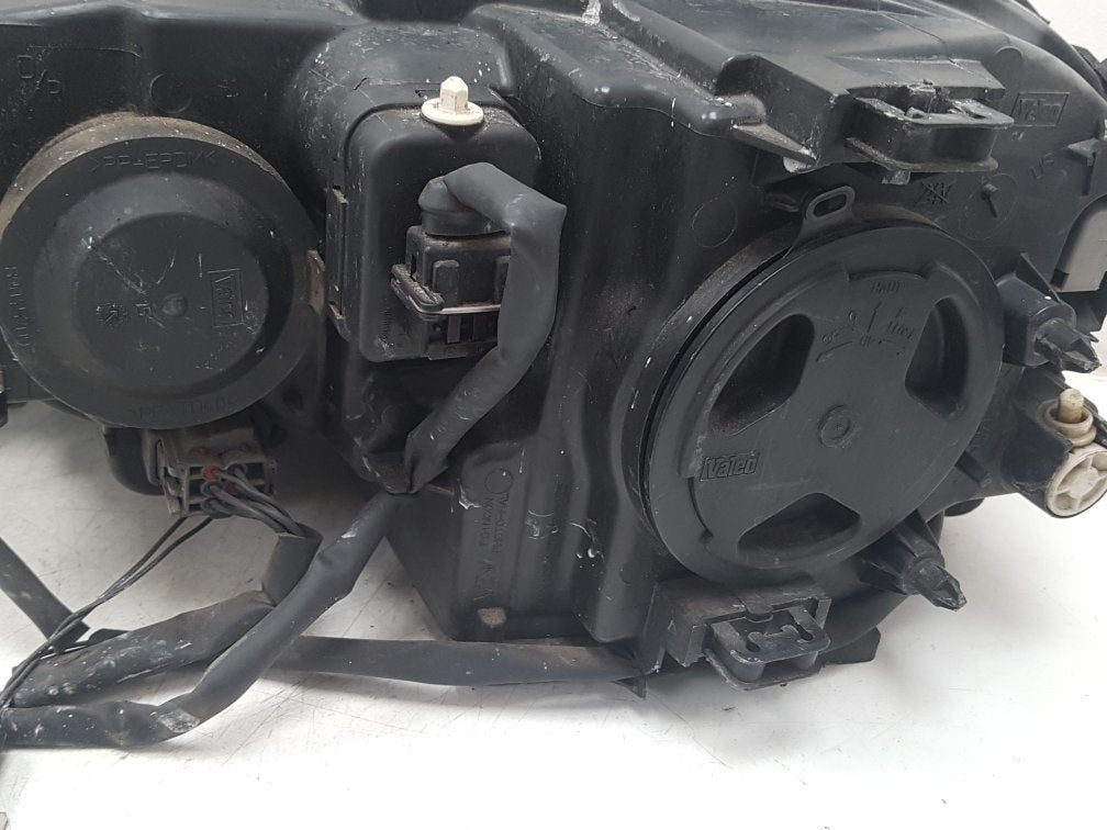 2003 - 2006 Volvo XC90  Estate Right Headlight 30698816