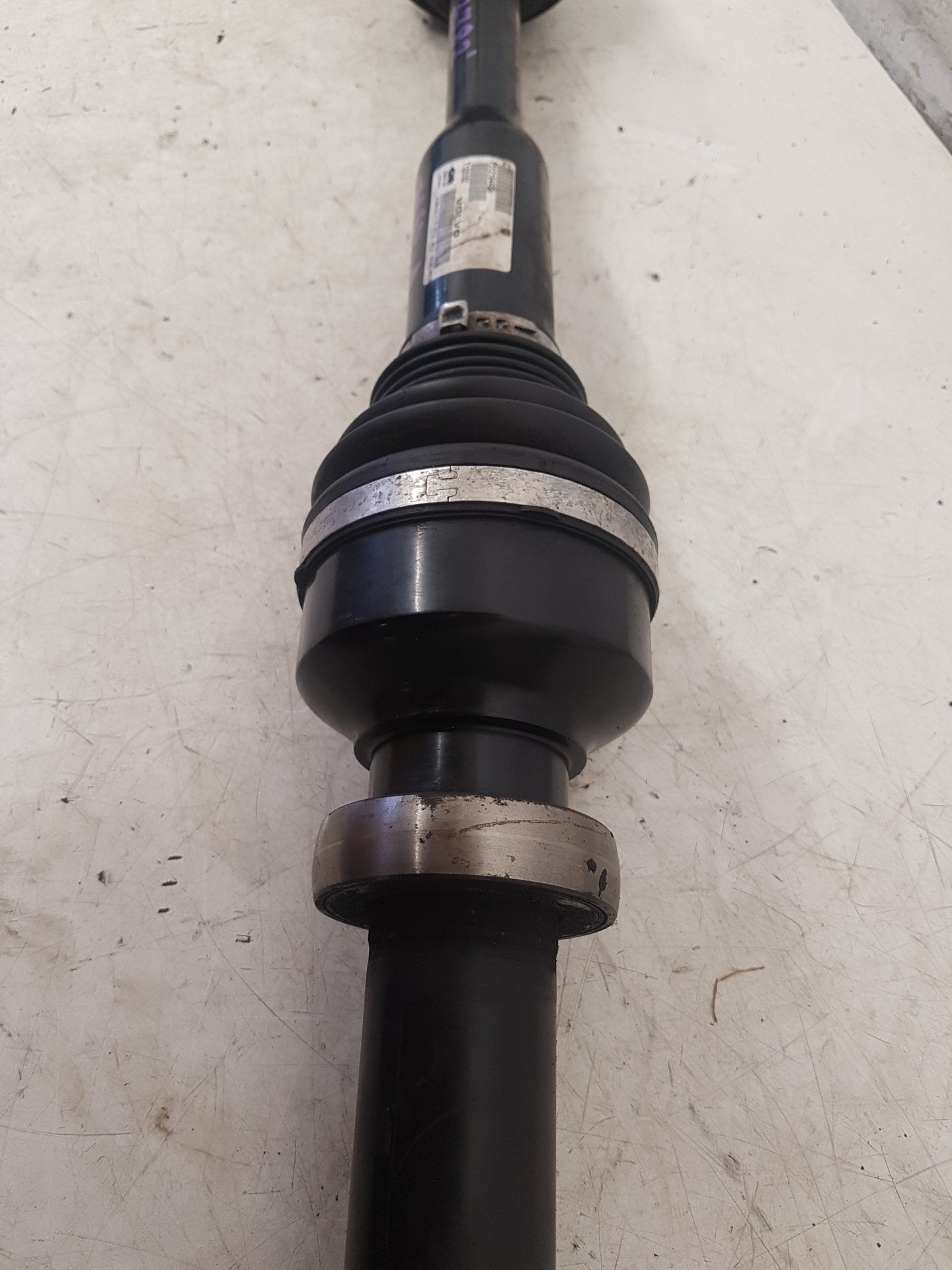 2010 - 2017 Volvo XC60  Estate Driveshaft (Manual) UK Drivers Side Front. 31216448