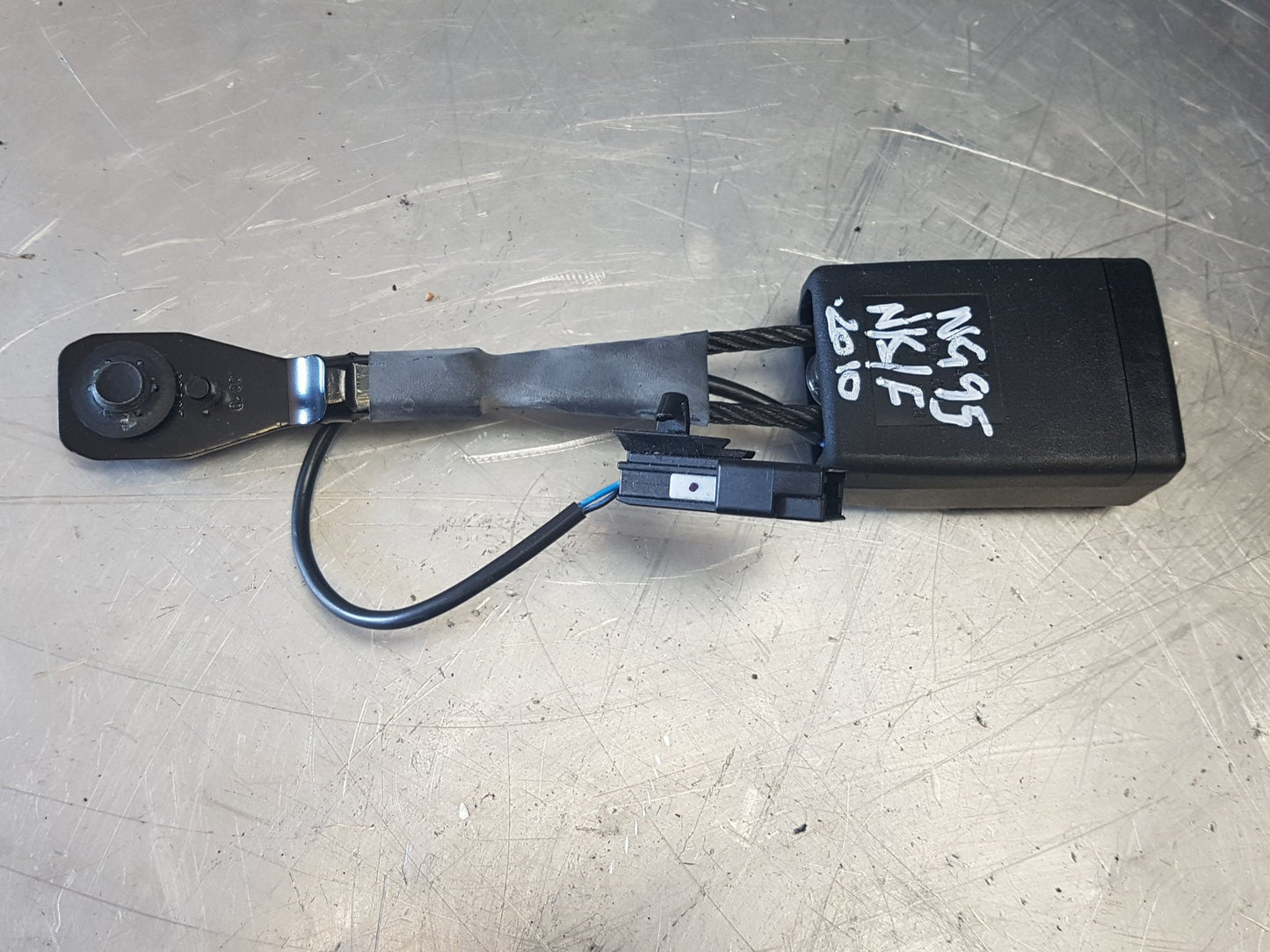 2010 - 2012 Saab 95  Saloon Left Front Seat Belt Stalk 13327470