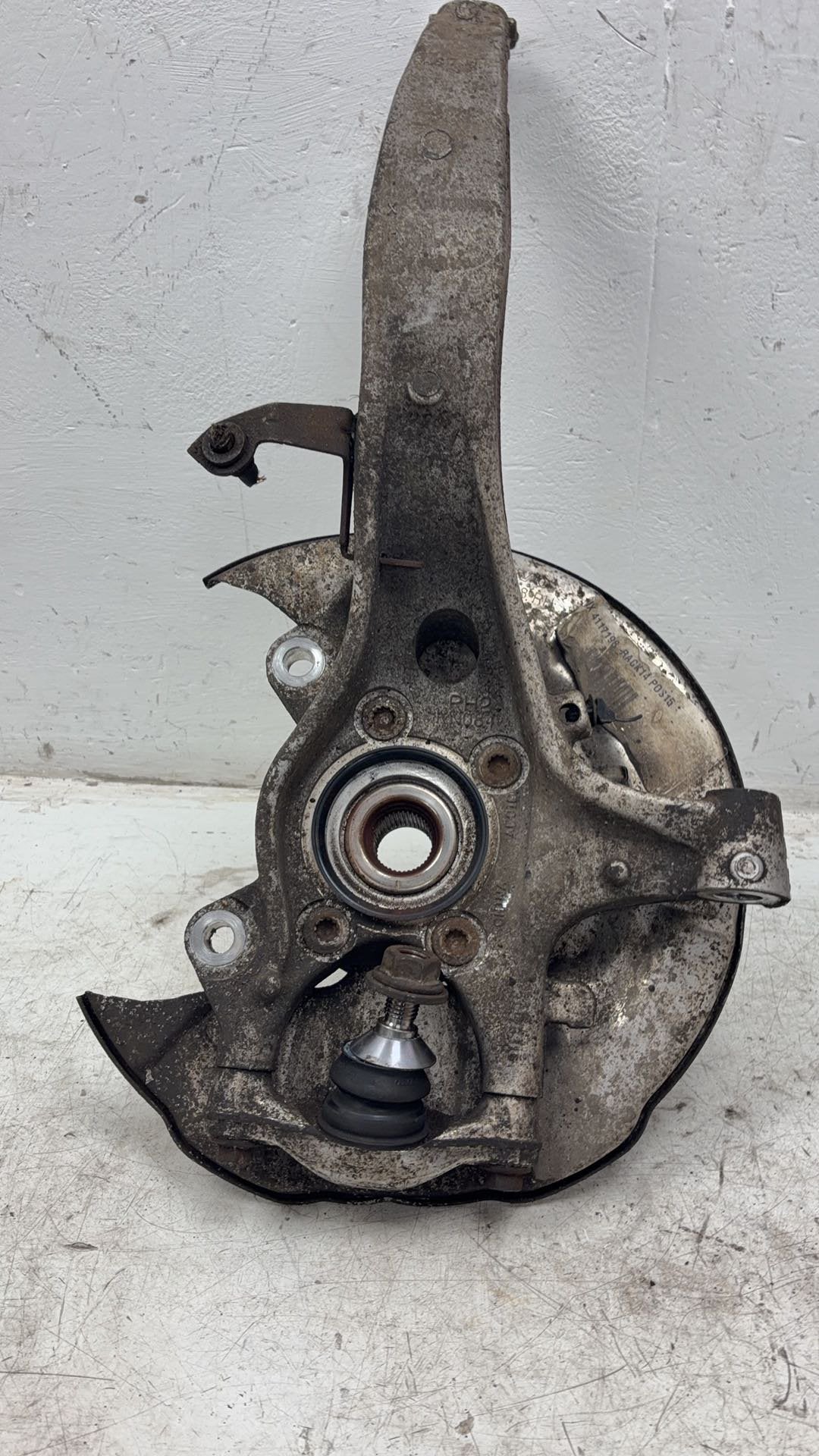 2017 - 2026 Volvo V60 II 225 Estate HUB (FRONT) 31362688