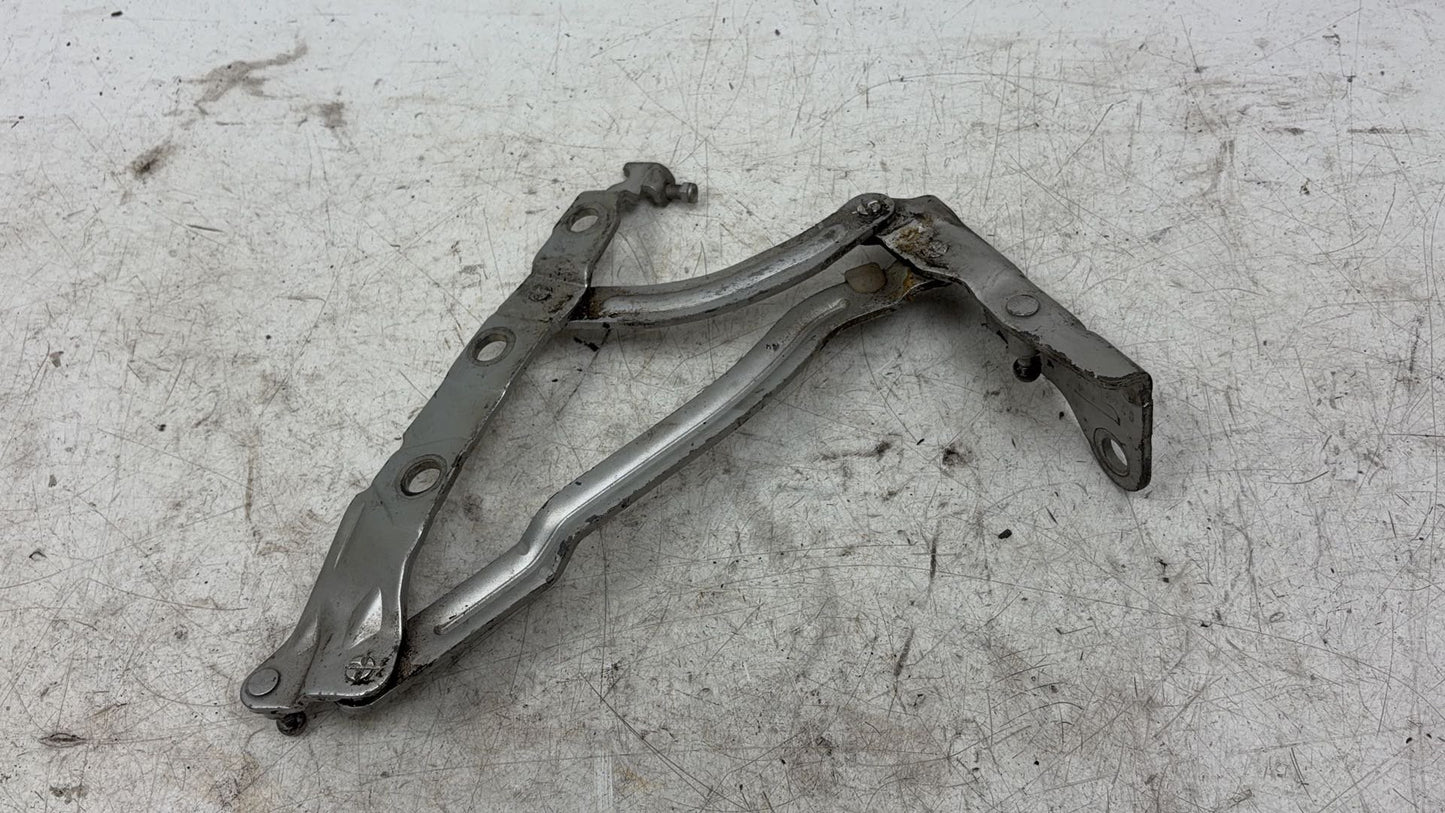 2004 - 2012 Volvo S40  Saloon BOOTLID HINGE (PASSENGER SIDE) 30718248