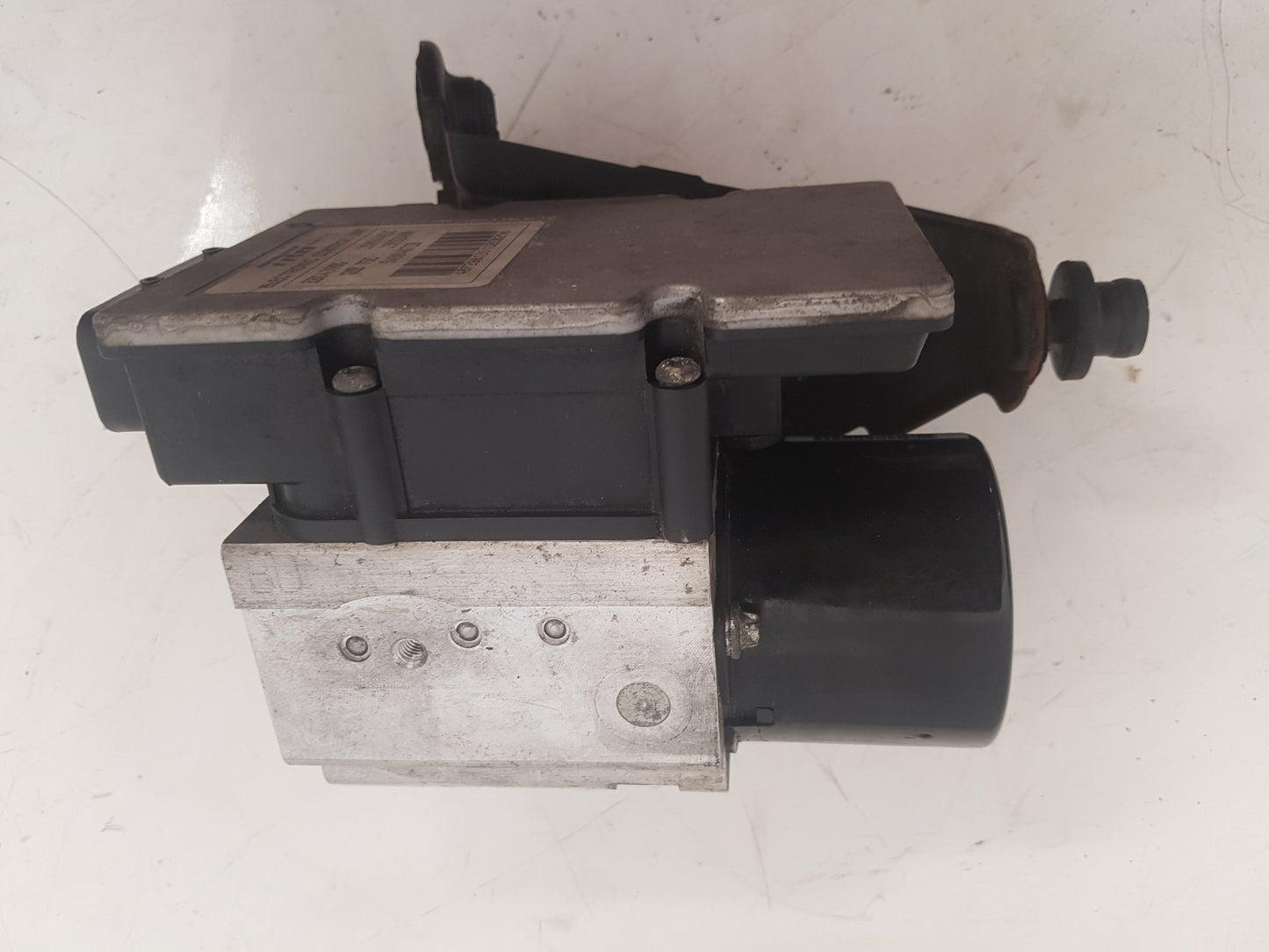 2001 - 2004 Volvo V40  Estate BRAKE FLUID RESERVOIR AND MASTER CYLINDER 8602362