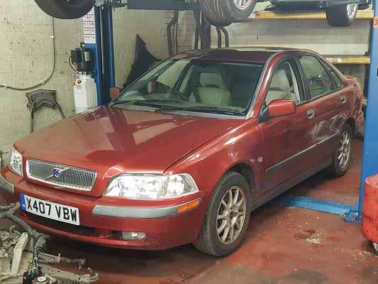 1998 - 2003 Volvo S40  Saloon BREAKING FOR SPARES