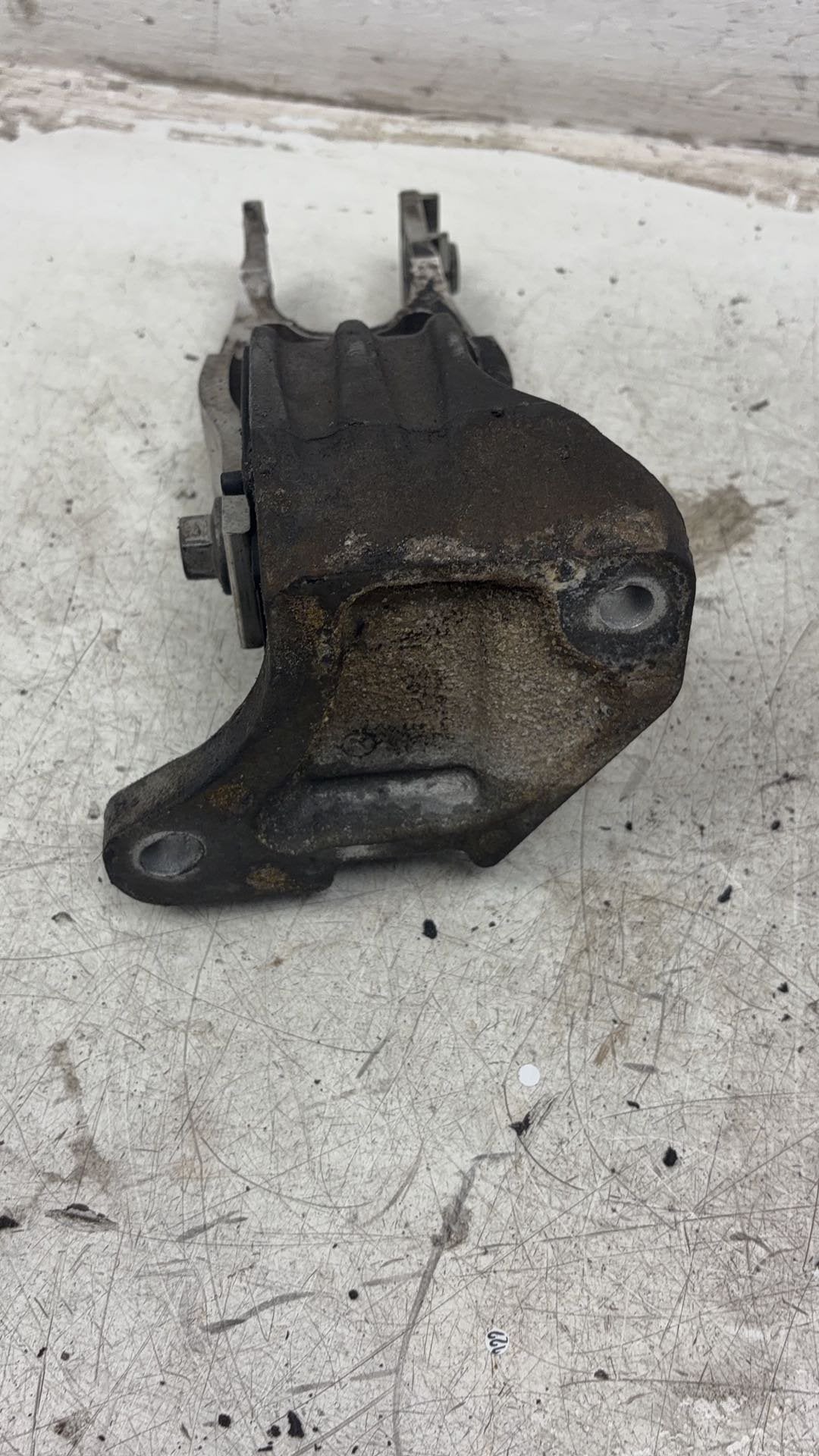2017 - 2025 Volvo V90 235, 236 Estate Right Engine Mount 32139982