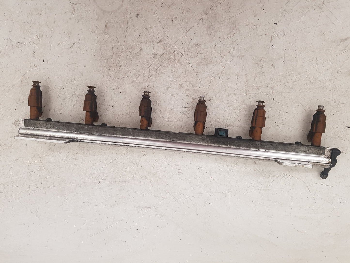 2002 - 2006 Volvo XC90  Estate Injection Rail 8658593