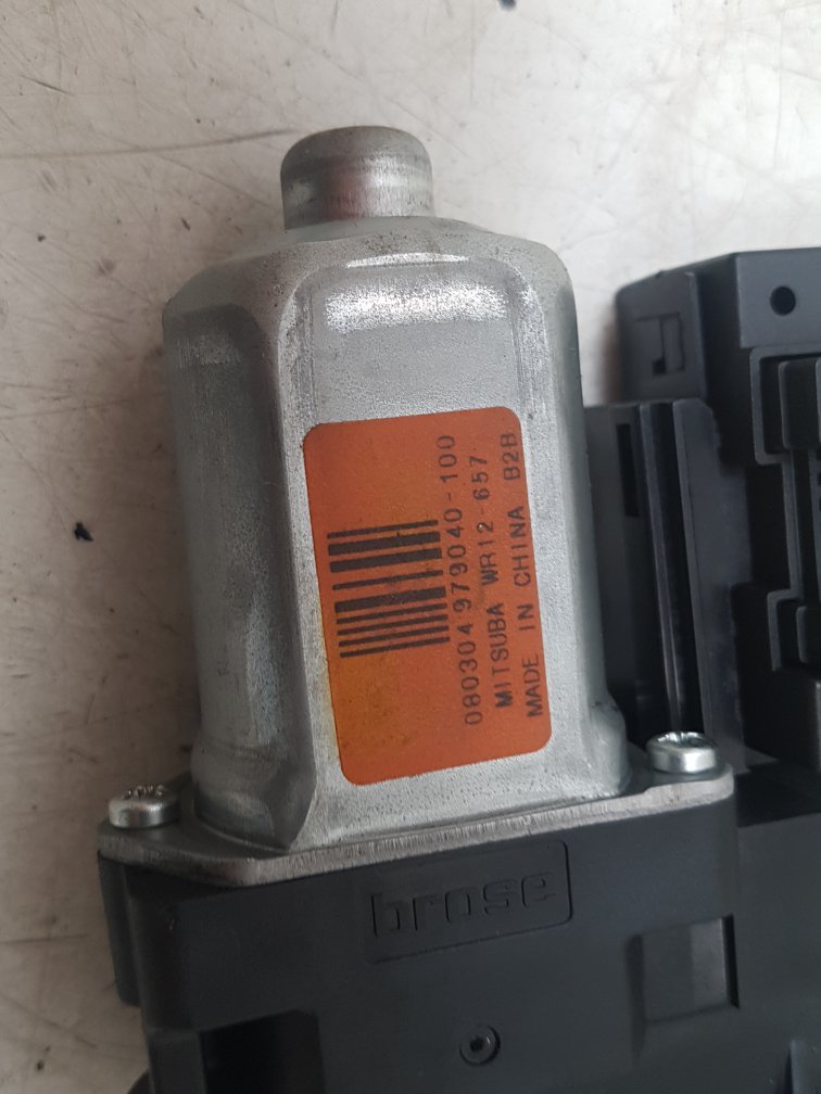 2004 - 2010 Volvo S40  Saloon WINDOW REG MOTOR (DRIVERS SIDE FRONT) 30739184