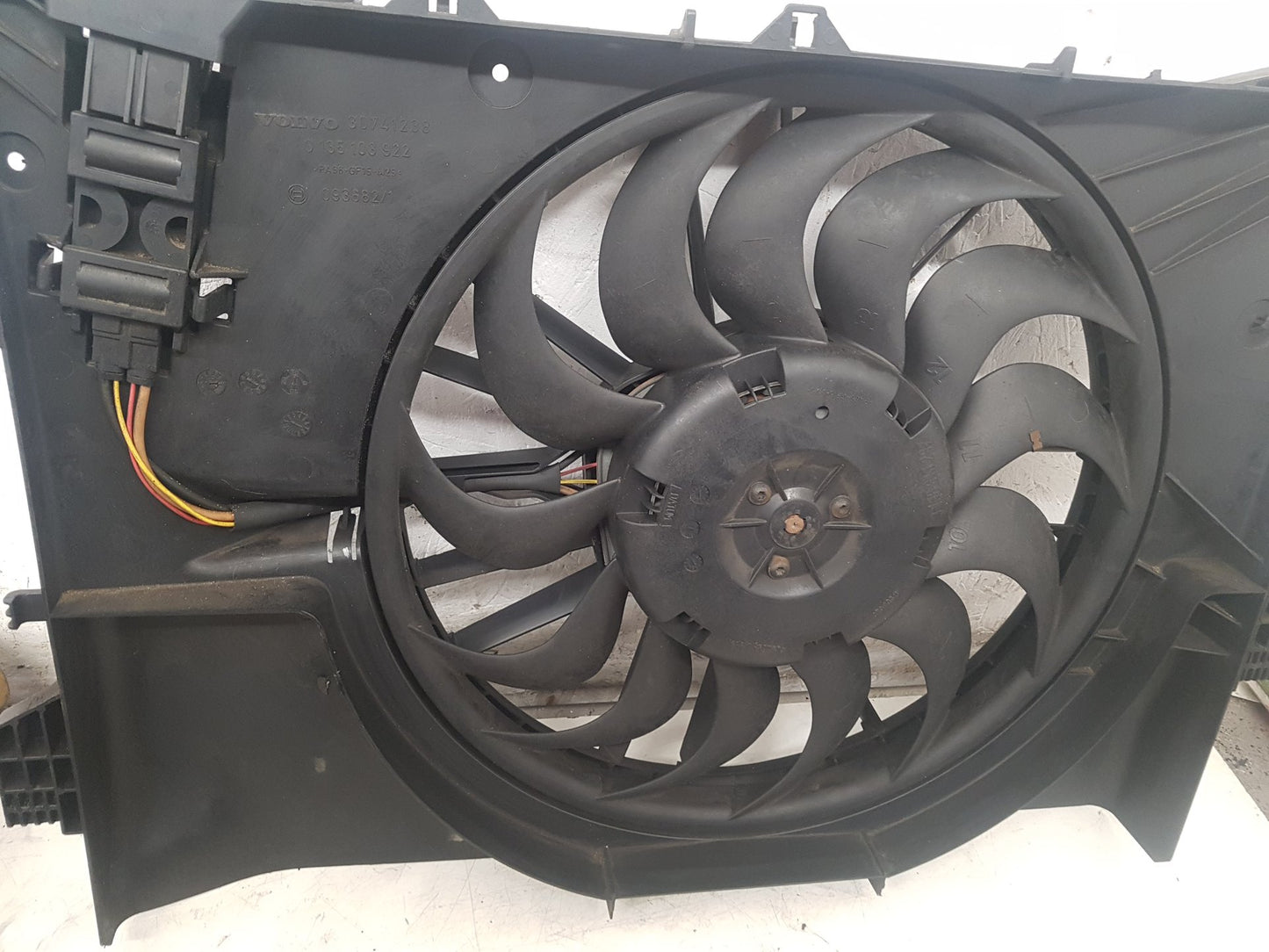2004 - 2007 Volvo XC70  Estate RADIATOR FAN & COWLING (A/C CAR) 30741144