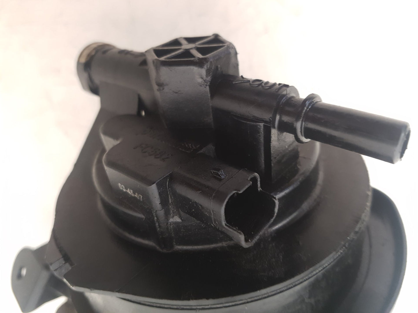 2006 - 2012 Volvo C30  Hatchback Fuel Filter Housing 9645928180