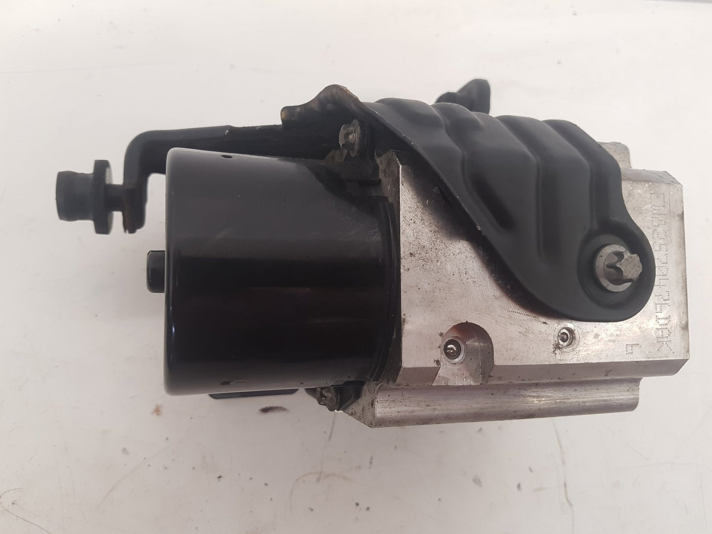 2001 - 2004 Volvo V40  Estate BRAKE FLUID RESERVOIR AND MASTER CYLINDER 8602362