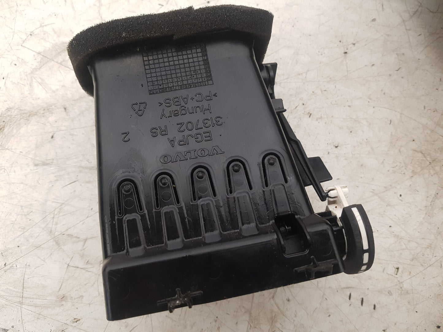 2012 - 2015 Volvo V40  Hatchback AIR VENT (CENTRE FRONT) 30780845