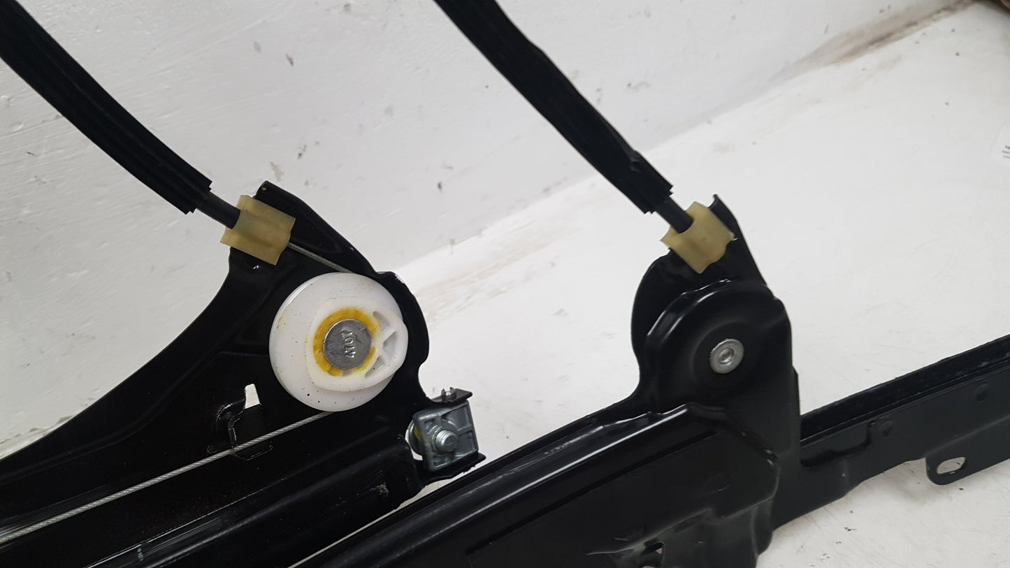 2007 - 2013 Volvo C70  Convertible WINDOW REGULATOR/MECH ELECTRIC  (FRONT PASSENGER SIDE) 30633660