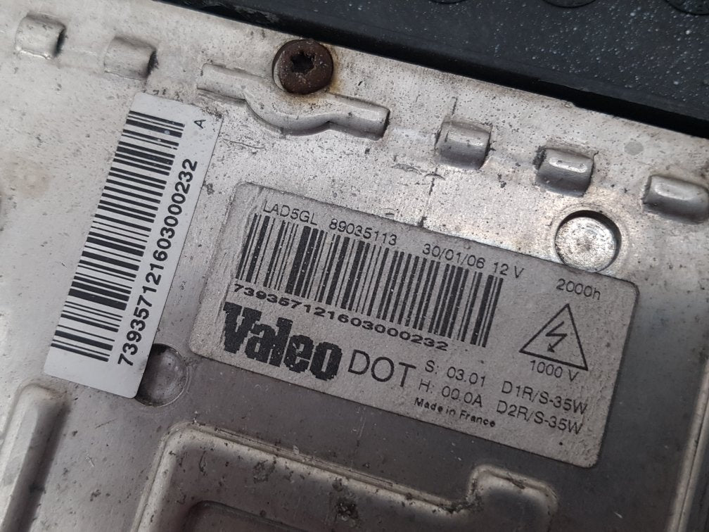 2003 - 2006 Volvo XC90  Estate Right Headlight 30698816