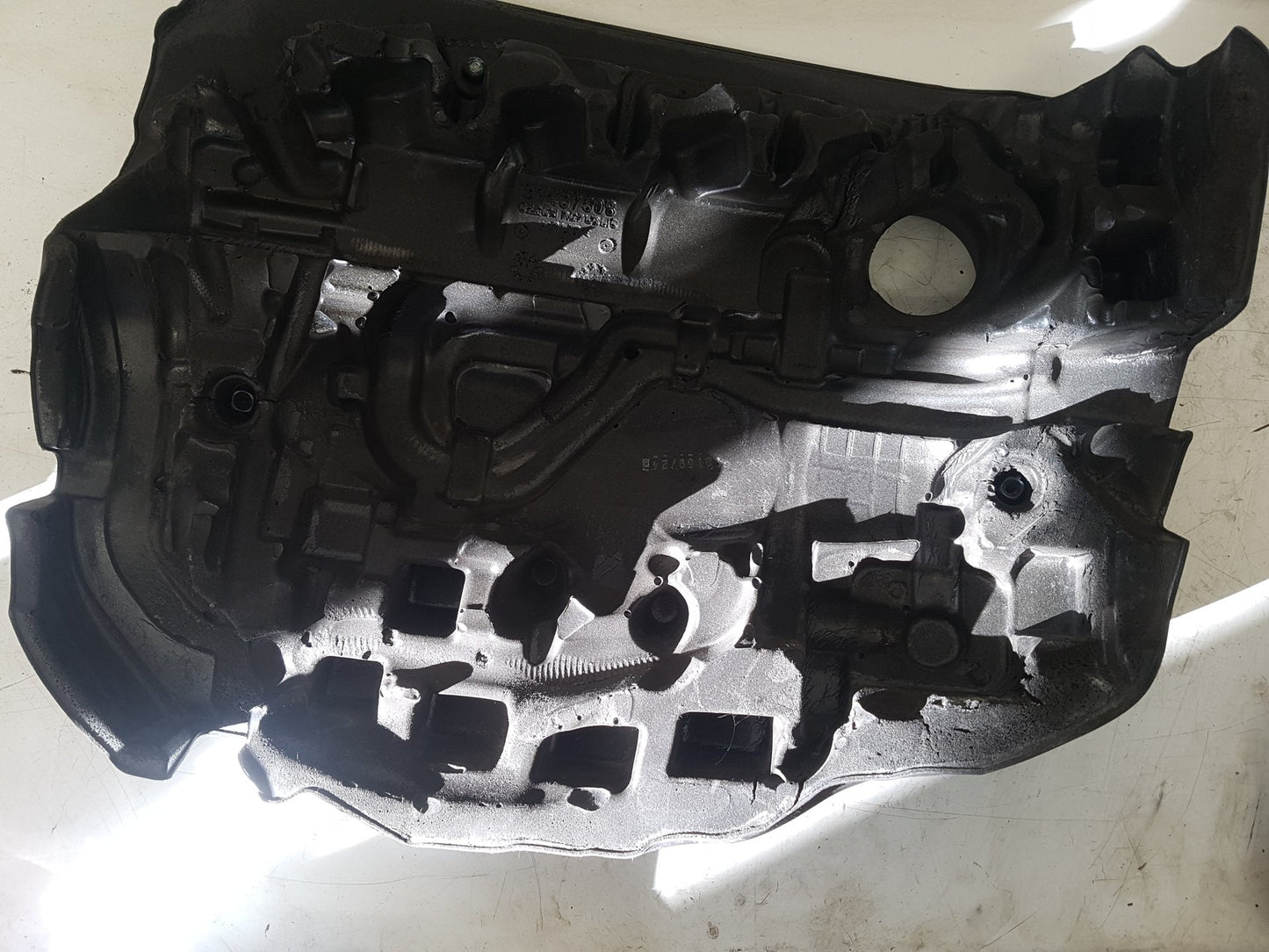 2010 - 2014 Volvo S60  Saloon Engine Cover 31437508