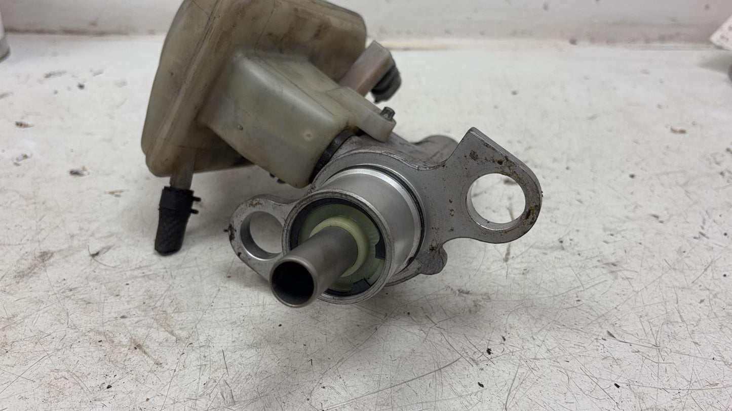 2010 Saab 9-3  Estate Brake Master Cylinder 32067070