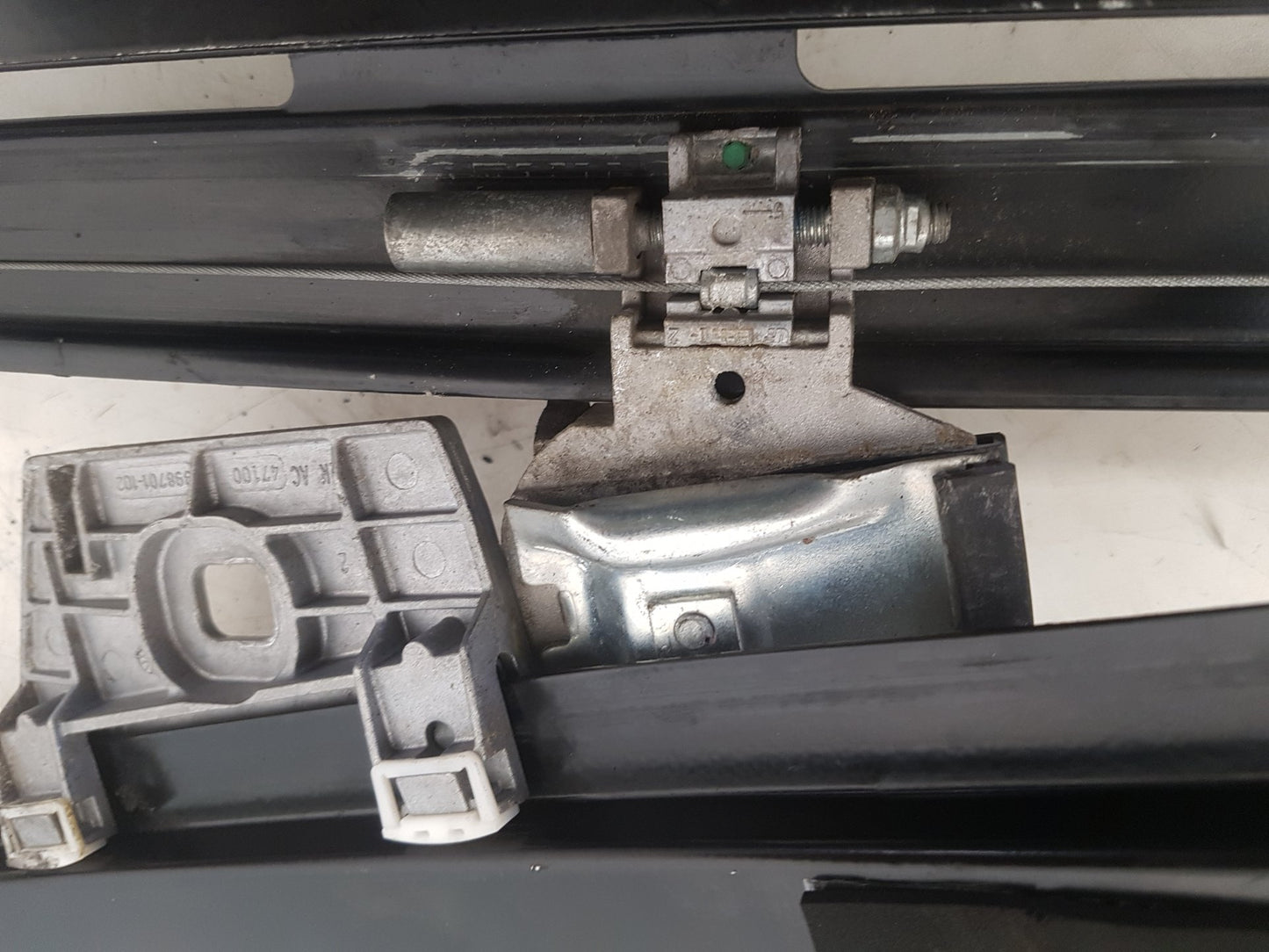 2007 - 2013 Volvo C70  Convertible WINDOW REGULATOR/MECH ELECTRIC  (FRONT PASSENGER SIDE) 30633660