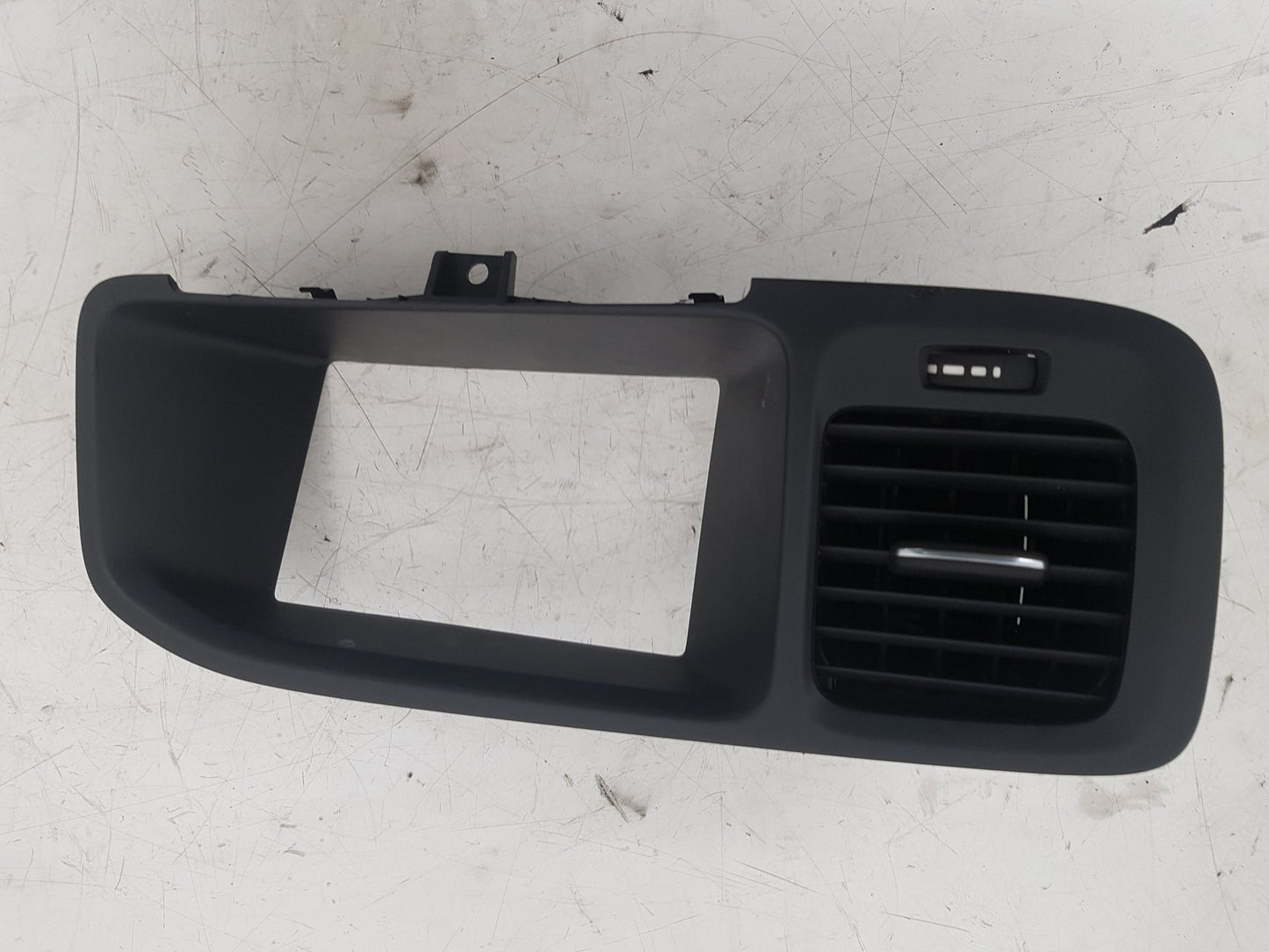 2009 - 2013 Volvo V60  Estate AIR VENT (CENTRE FRONT) 1281639