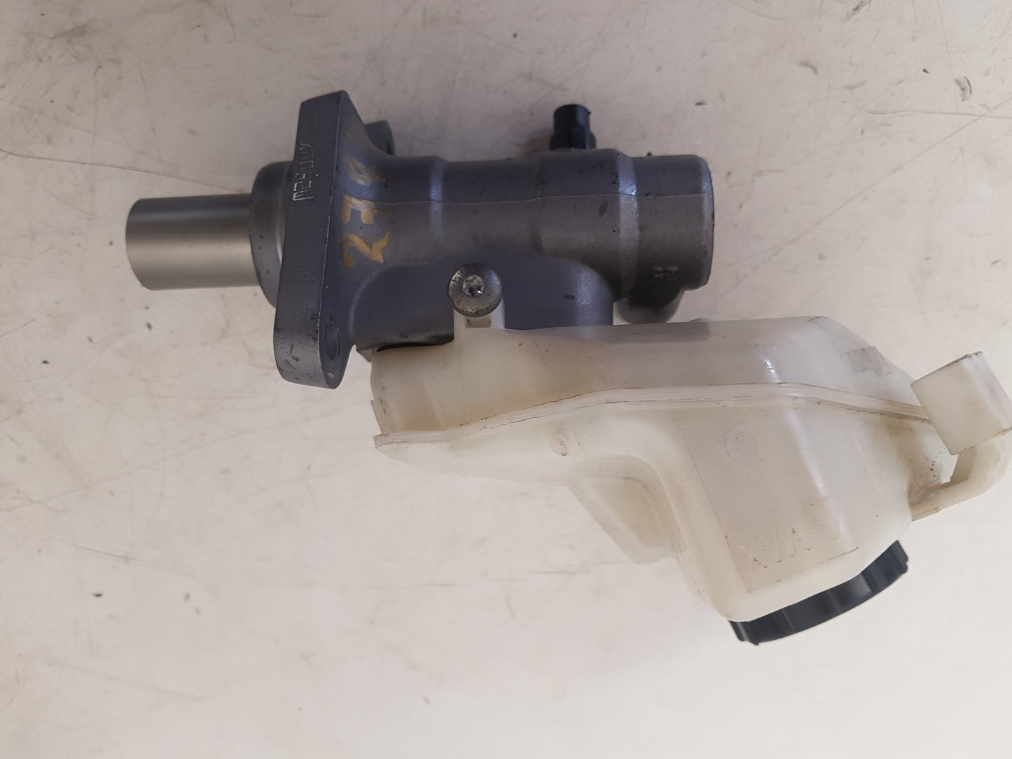 2010 - 2017 Volvo XC60  Estate BRAKE FLUID RESERVOIR AND MASTER CYLINDER